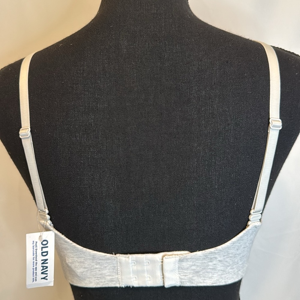 ❤️3/$30 Old Navy Bra - Picture 4 of 10